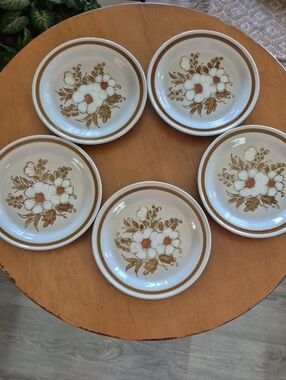 Vtg. Mountain Wood Collection Stoneware Bread Plates in Cream and Brown Set of 5